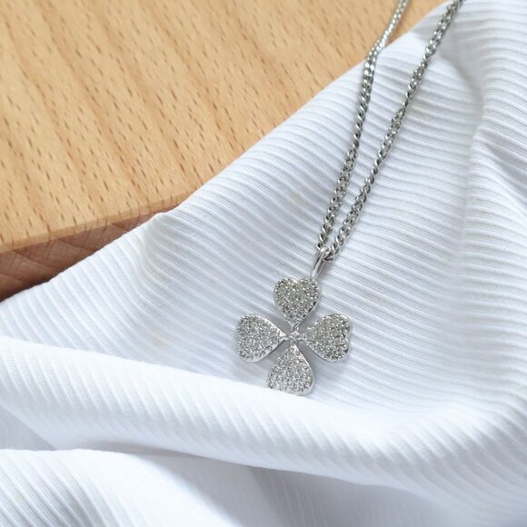 Kendra Scott - Clover - Silver White Crystal Short Pendant Necklace - Picture 1 of 2